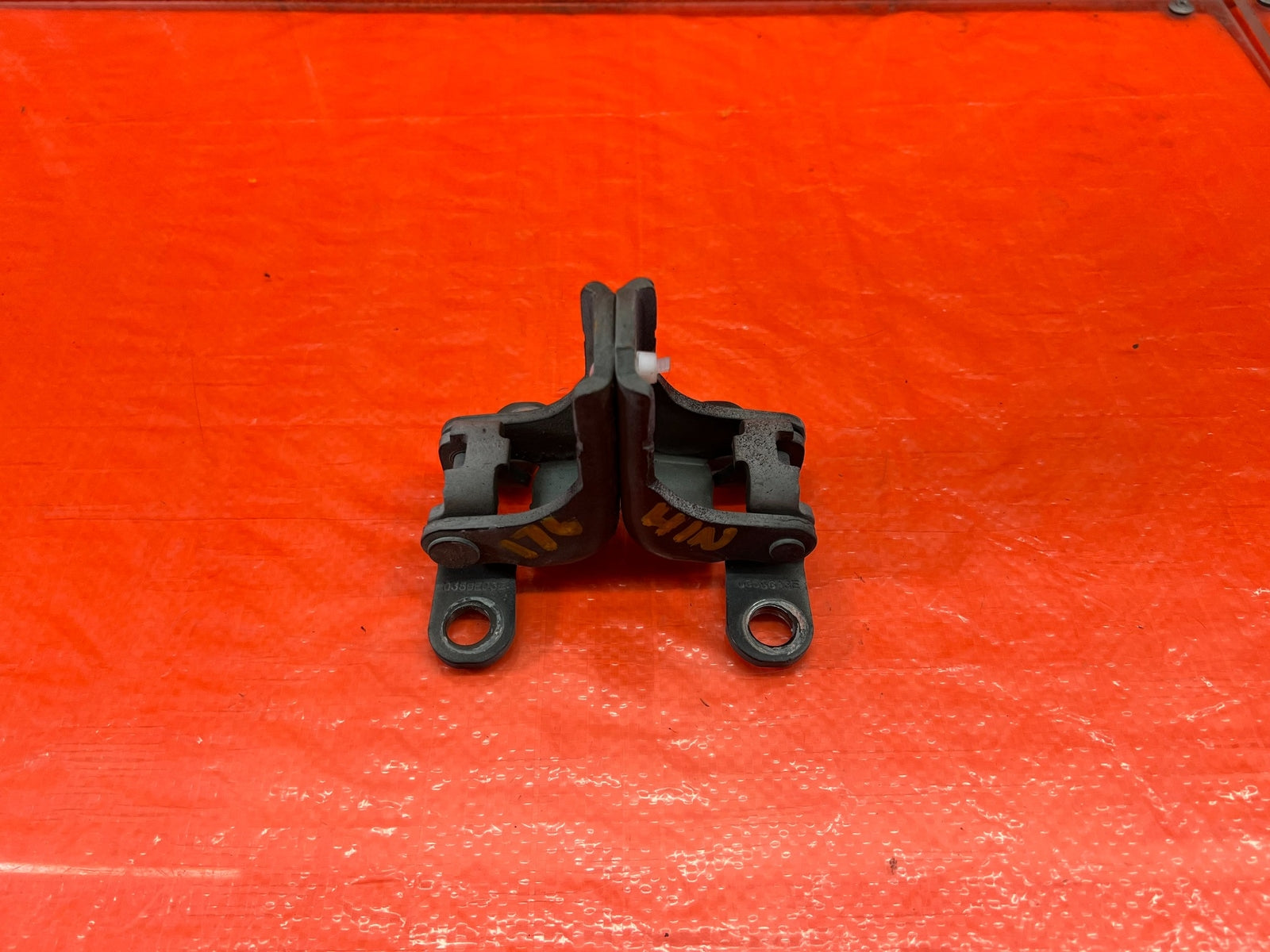 02 05 HONDA CIVIC SI EP3 HATCHBACK DOOR HINGE SET UPPER & LOWER   LEFT   OEM 1767