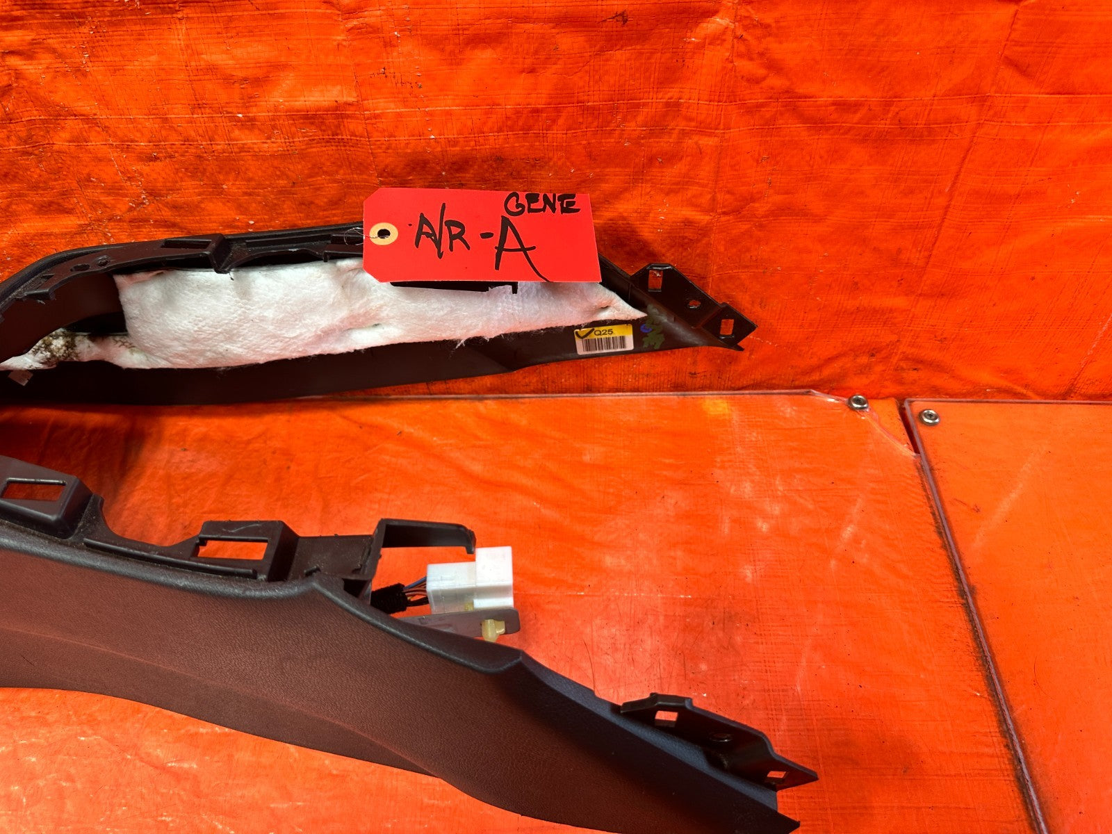 13 16 HYUNDAI GENESIS COUPE   ARM REST / CENTER CONSOLE STORAGE   OEM GENE1