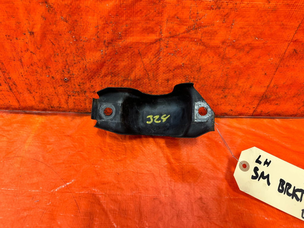 08 15 INFINITI G37 & Q60    LEFT FRONT LOWER CONTROL ARM BRACKET   OEM #3286