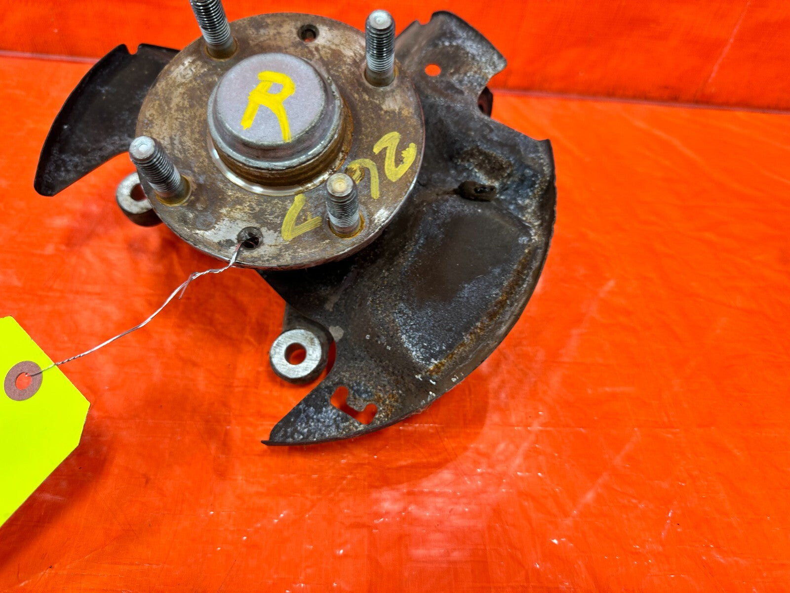 90 93 MAZDA MX 5 MIATA PASSENGER RIGHT FRONT SPINDLE KNUCKE HUB NON ABS OEM #2675