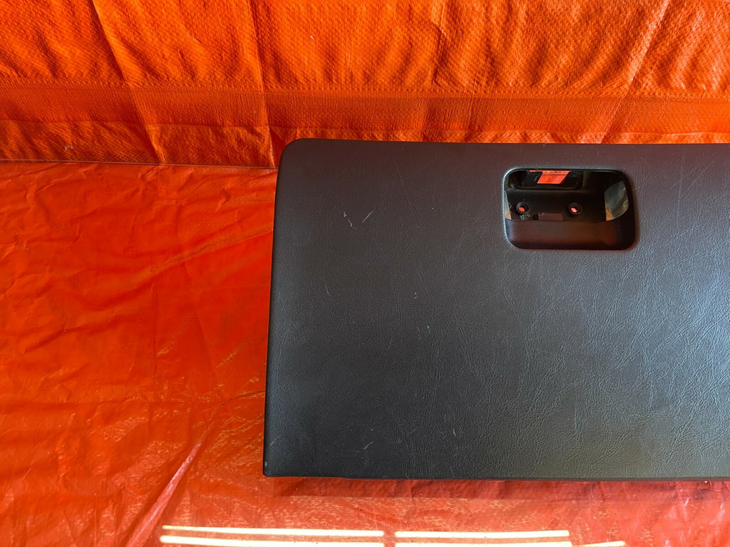 94 01 ACURA INTEGRA 2 & 4 DOOR   GLOVE BOX   BLACK   NO LOCK PRESENT   OEM #805