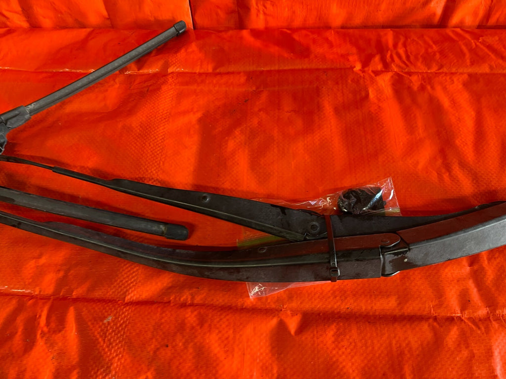 09 14 ACURA TSX   WINDSHIELD WIPER ARM SET   LEFT AND RIGHT WITH BLADES   OEM OE5