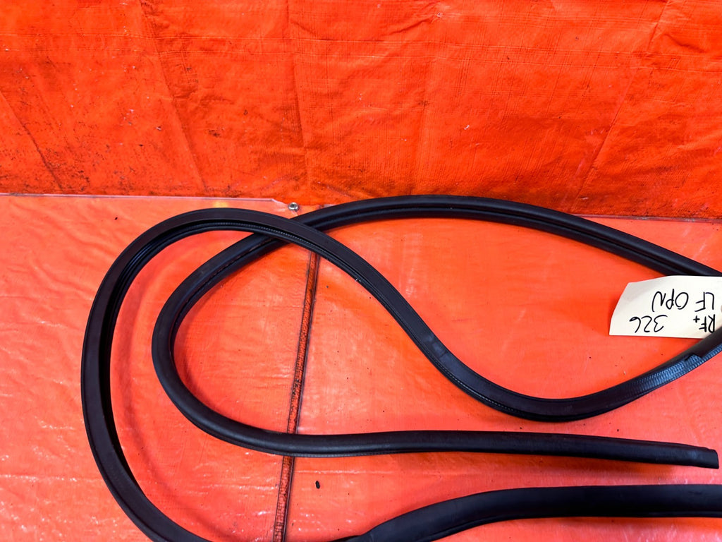 HYUNDAI GENESIS COUPE   CHASSIS TO DOOR OPEN TRIM WEATHER STRIP LEFT RIGHT 3266