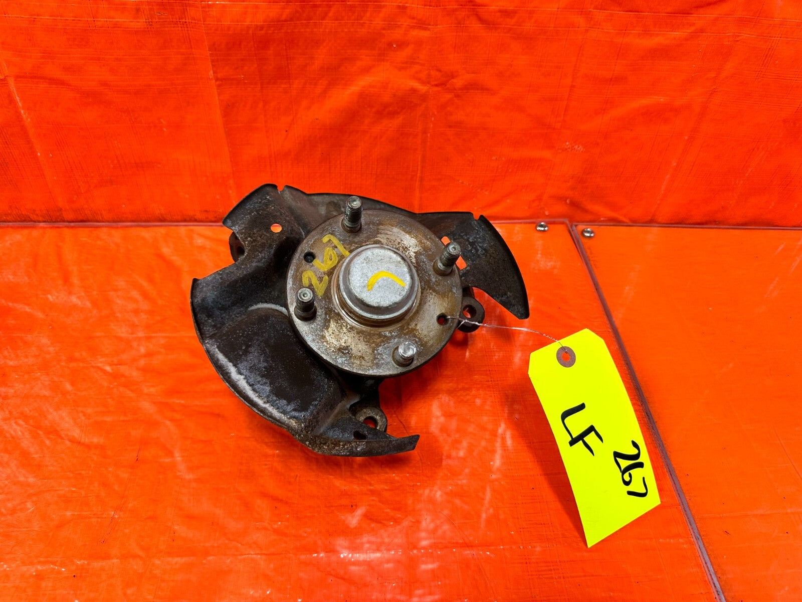 90 93 MAZDA MX 5 MIATA   DRIVER LEFT FRONT SPINDLE KNUCKE HUB NON ABS OEM #2670