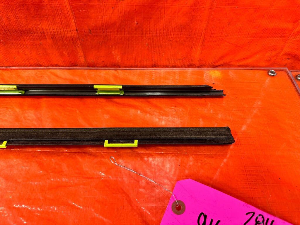 96 00 HONDA CIVIC COUPE HATCH EXTERIOR DOOR WINDOW GLASS TRIM SET LEFT RIGHT 2847