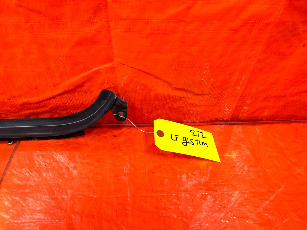 93 97 HONDA DEL SOL   DRIVER LEFT GLASS TRIM BELT MOLDING STRIP   OEM #2722