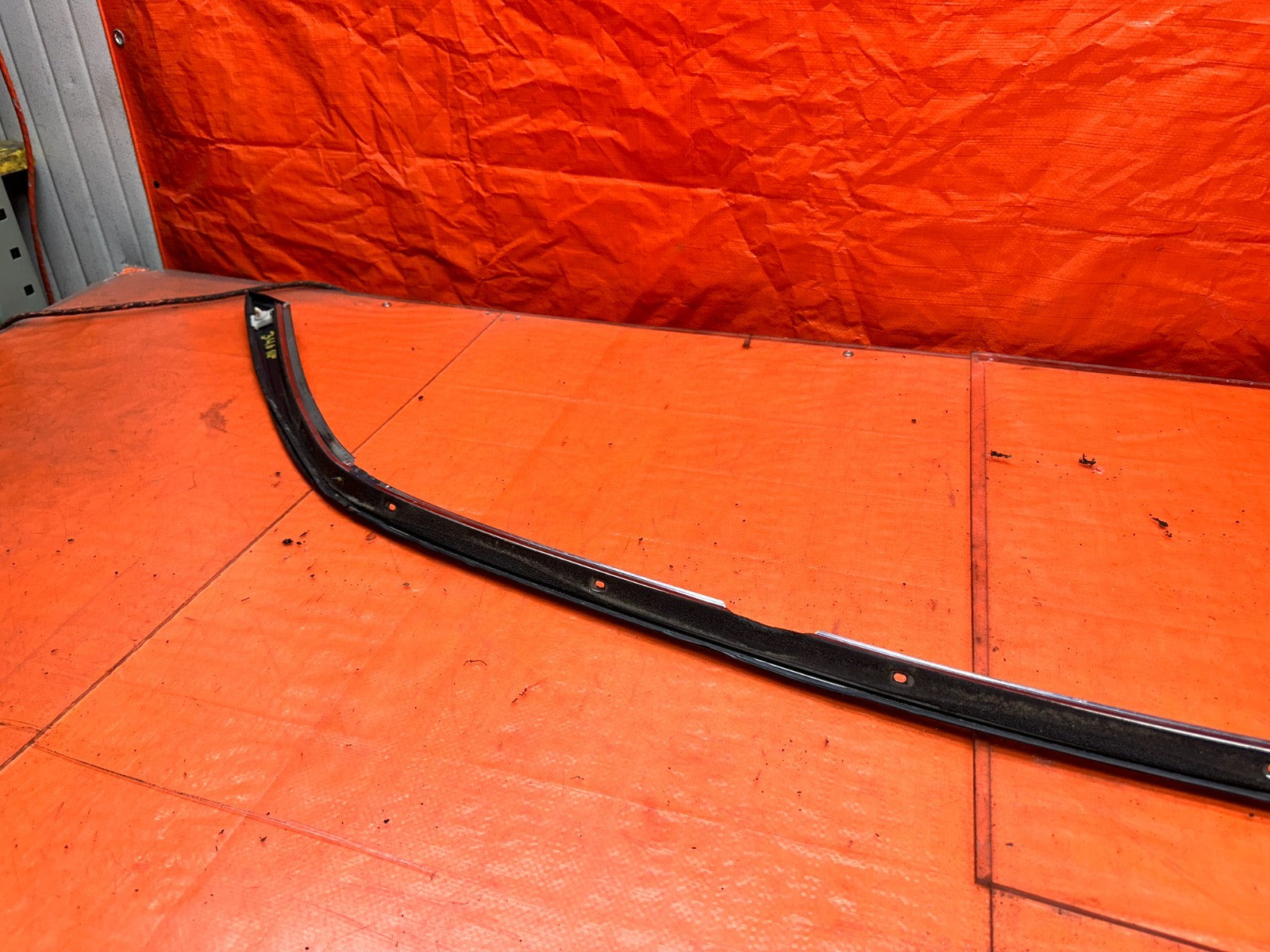 94-01 ACURA INTEGRA 4D RIGHT PASSENGER ROOF GLASS TRIM DRIP RETAINER OEM #34019