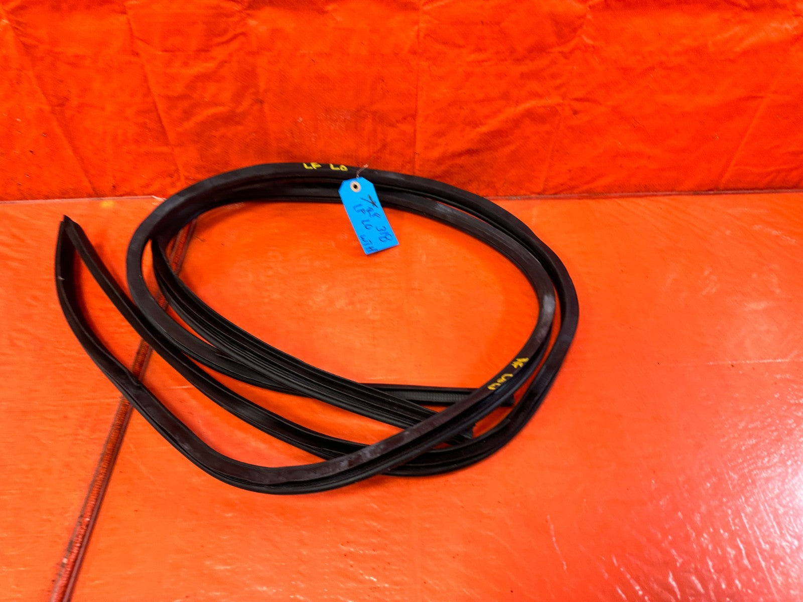 10 16 HYUNDAI GENESIS COUPE   CHASSIS TO DOOR OPEN TRIM WEATHER STRIP LEFT RIGHT1