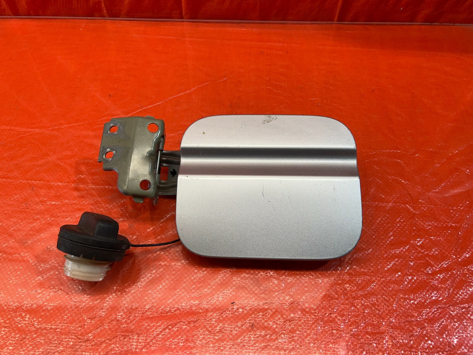 04 08 ACURA TL   FUEL LID / GAS CAP COVER SILVER COLOR   OEM FACTORY #1060