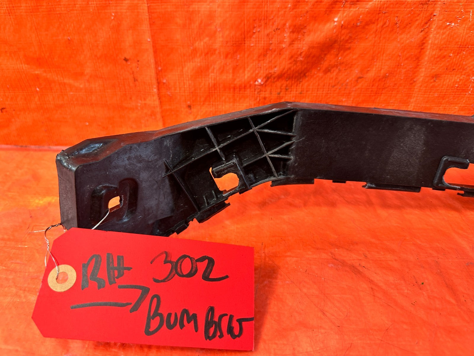 10 16 HYUNDAI GENESIS COUPE   RIGHT REAR BUMPER BRACKET RETAINER CLIP OEM #3023