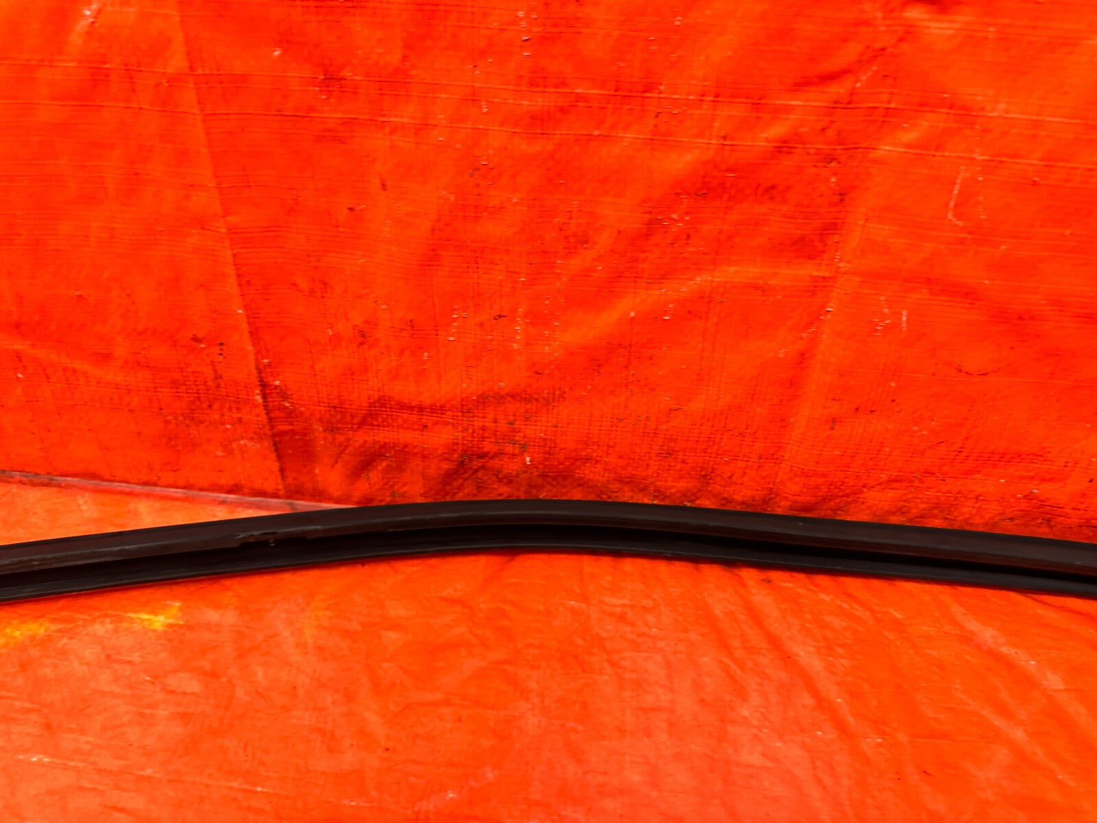 96 00 HONDA CIVIC   SEDAN   PASSENGER RIGHT REAR DOOR WINDOW RUN CHANNEL   29712