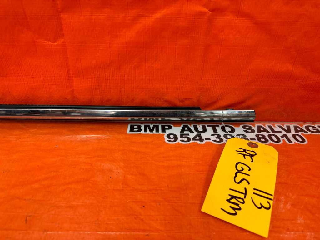 14 20 INFINITI Q50   PASSENGER RIGHT FRONT EXTERIOR WINDOW GLASS TRIM   OEM #1135