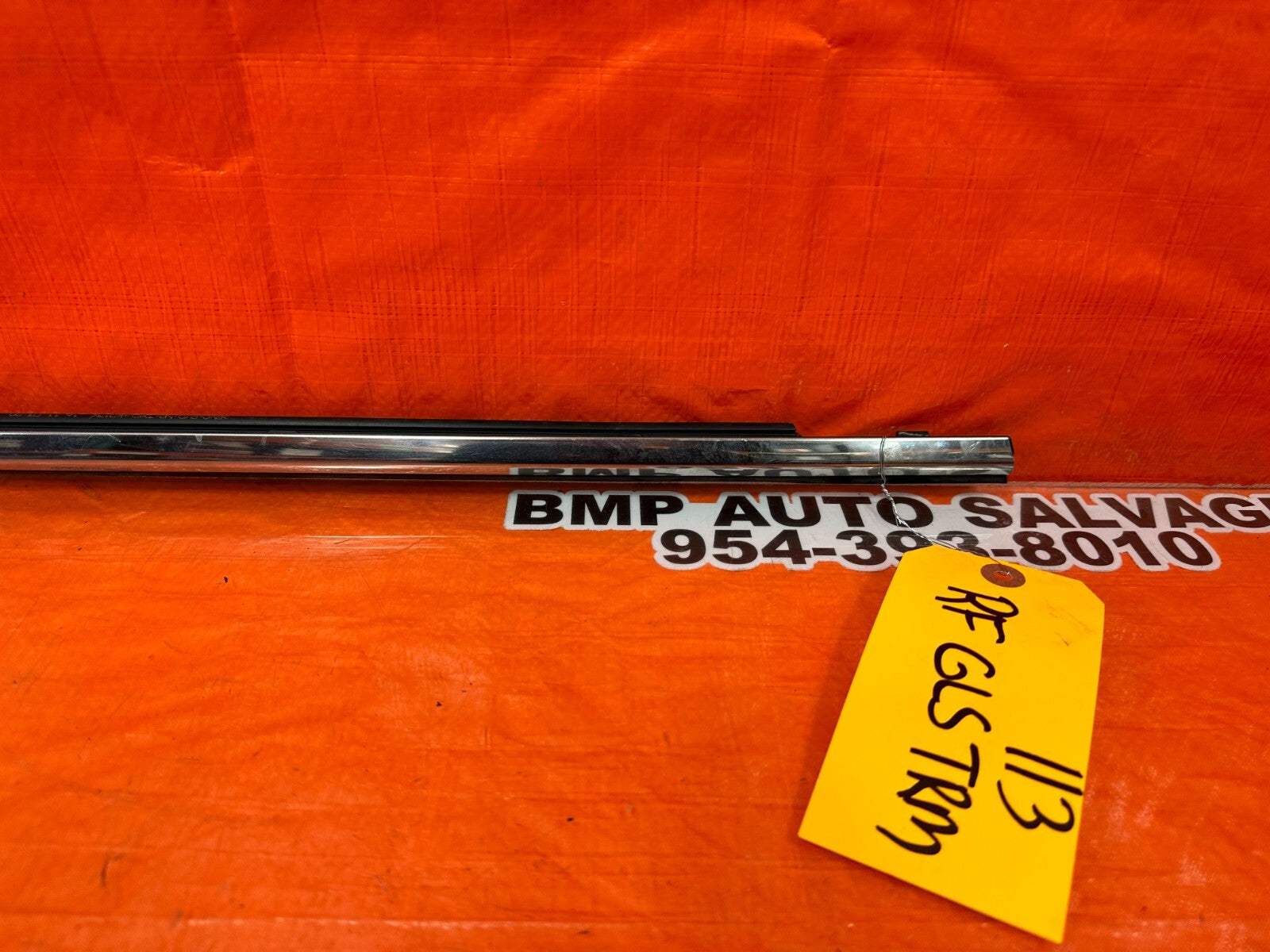 14 20 INFINITI Q50   PASSENGER RIGHT FRONT EXTERIOR WINDOW GLASS TRIM   OEM #1135