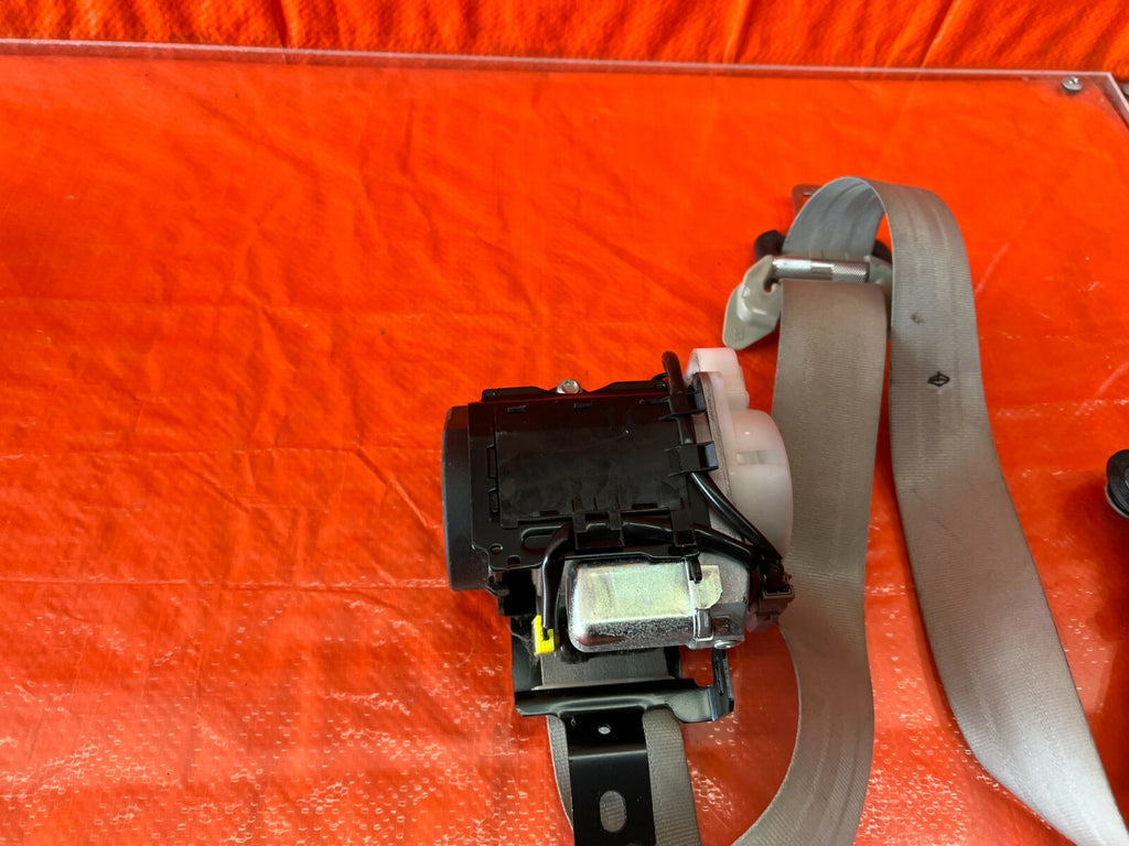 07 08 ACURA TL TYPE S   SEAT SAFETY BELT   PASSENGER RIGHT FRONT SIDE   OEM 8