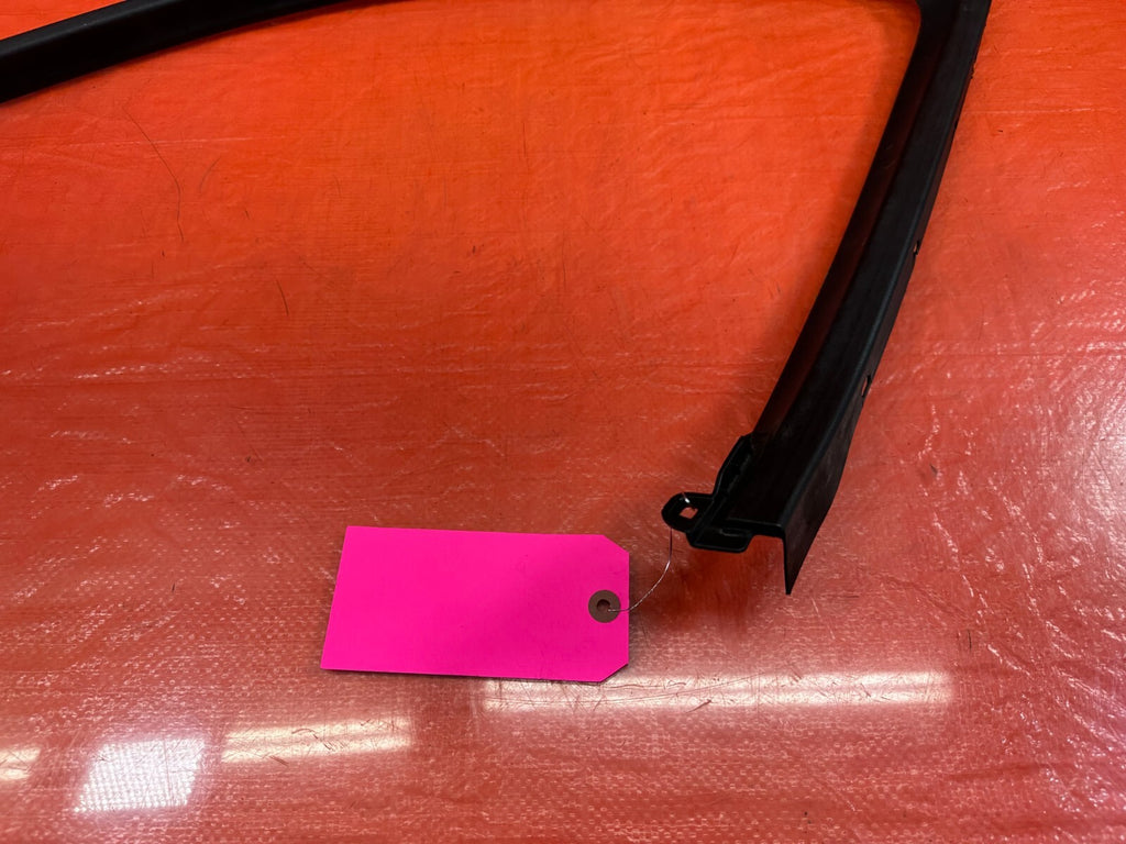 04 08 ACURA TL   PASSENGER RIGHT FRONT   INTERIOR UPPER GLASS DOOR TRIM OEM 2341