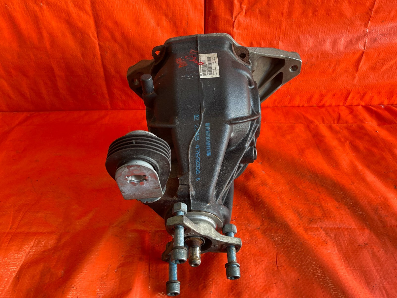 16 17 MERCEDES BENZ C300 W205   4MATIC   REAR DIFFERENTIAL CARRIER PUMPKIN OEM  3