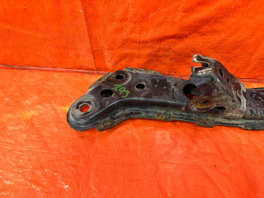 13 16 SCION FRS 17 20 86 13 20 BRZ RIGHT SUBFRAME SWAY BAR BRACKET OEM 2931