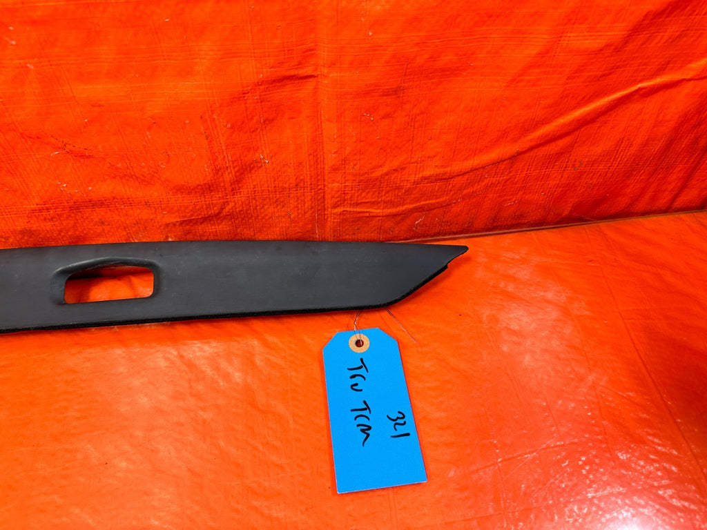 09 14 ACURA TSX   REAR TRUNK LICENSE PLATE LIGHT LAMP TRIM PLASTIC   OEM #3212