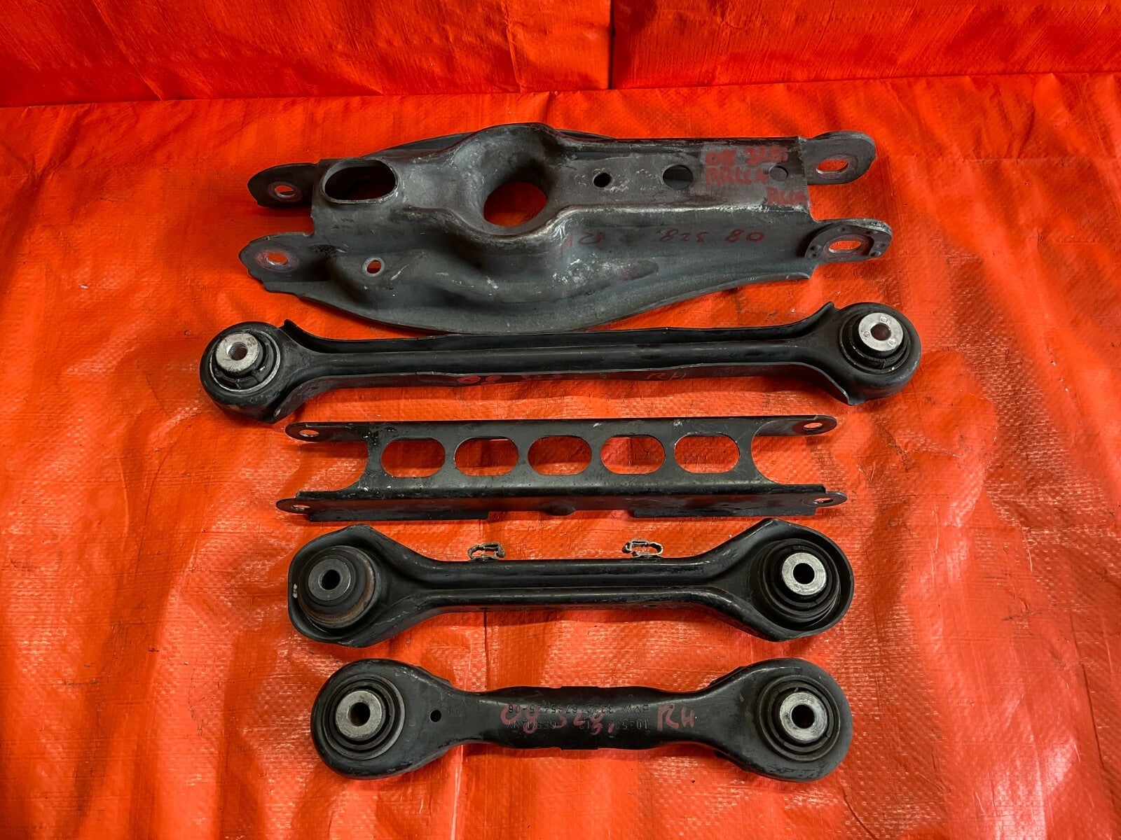2008 08 BMW 328i   PASSENGER RIGHT REAR   CONTROL ARM SET   ARMS R RH   OEM OE0