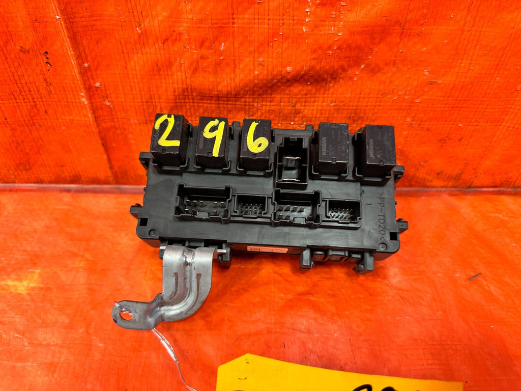 16 20 INFINITI Q50 & Q60 3.0L   INTERIOR CABIN UNDER DASH FUSE BOX PANEL OEM 2961