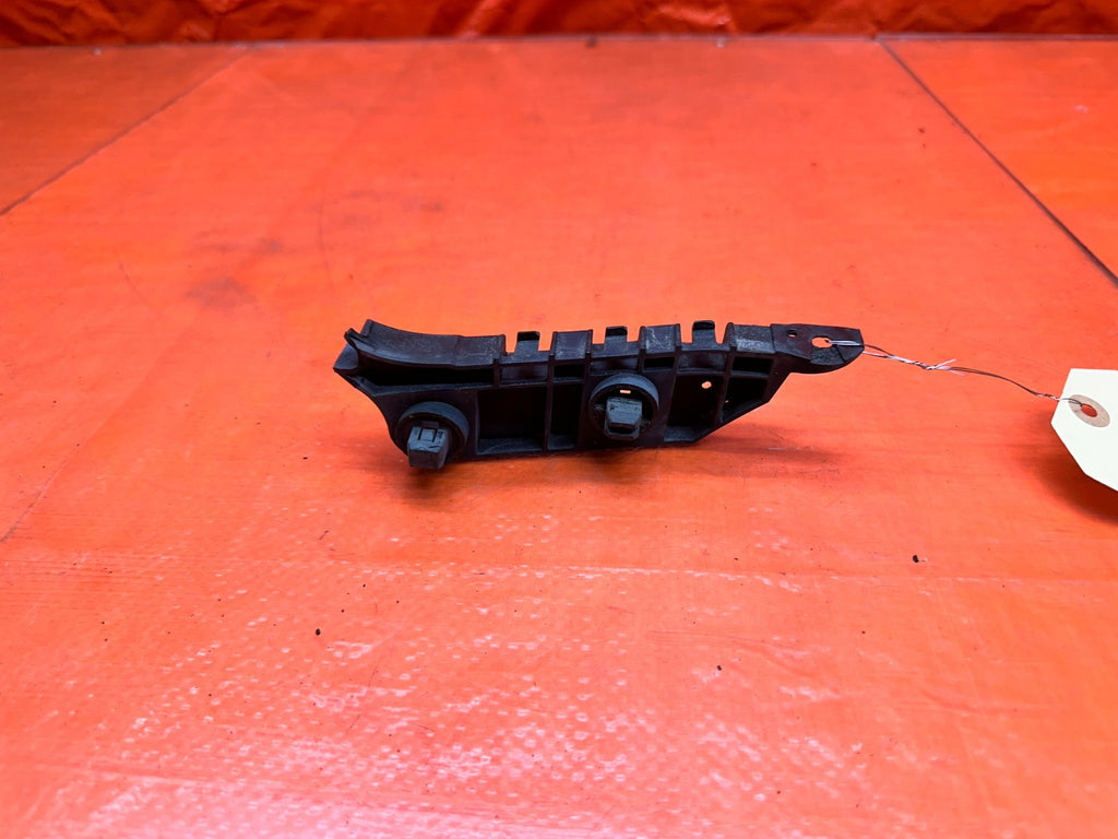 04 08 ACURA TSX RIGHT PASS FRONT BUMPER MOUNTING RETAINER BRACKET OEM #3304