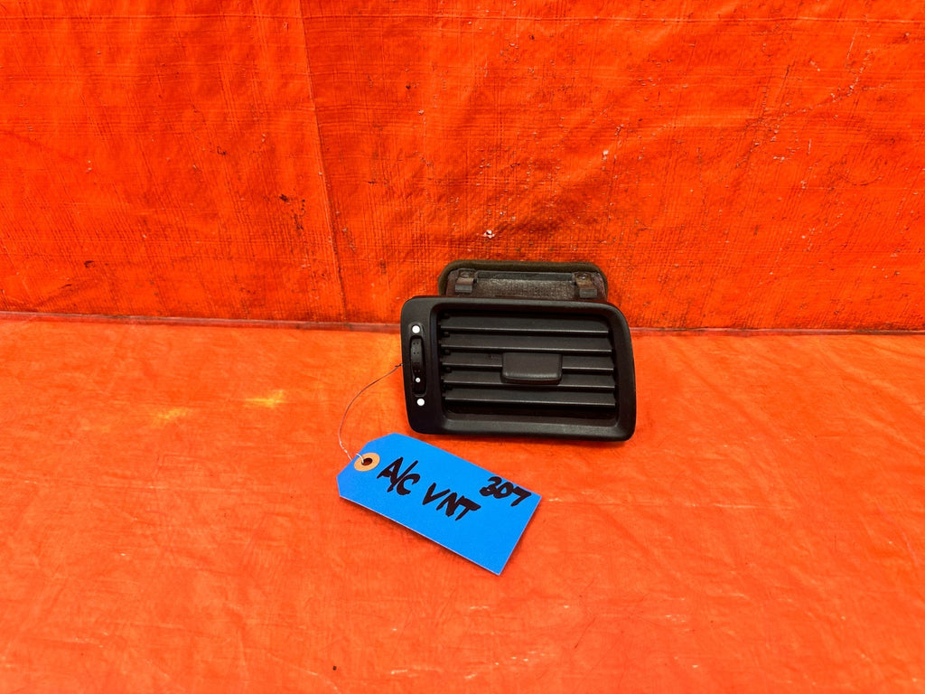 06 11 HONDA CIVIC   PASSENGER RIGHT AC VENT   THIS IS THE OUTER ONE   OEM #3070