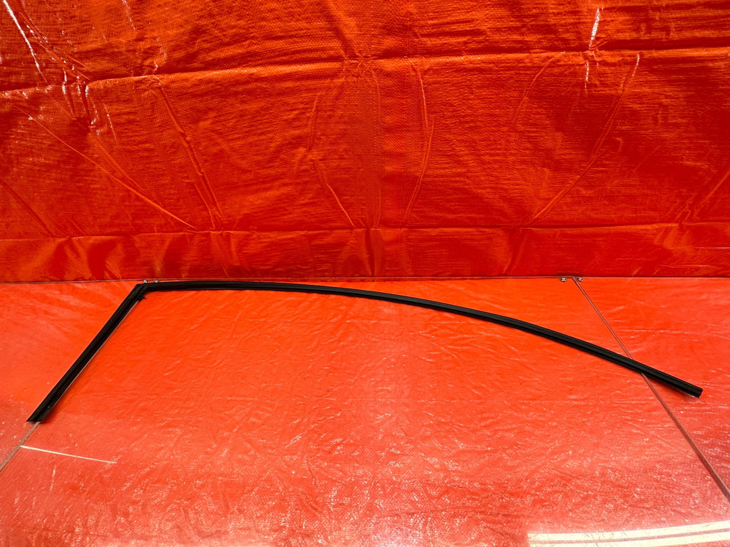 02 06 ACURA RSX   PASSENGER RIGHT FRONT DOOR GLASS SUB SEAL   OEM #2400