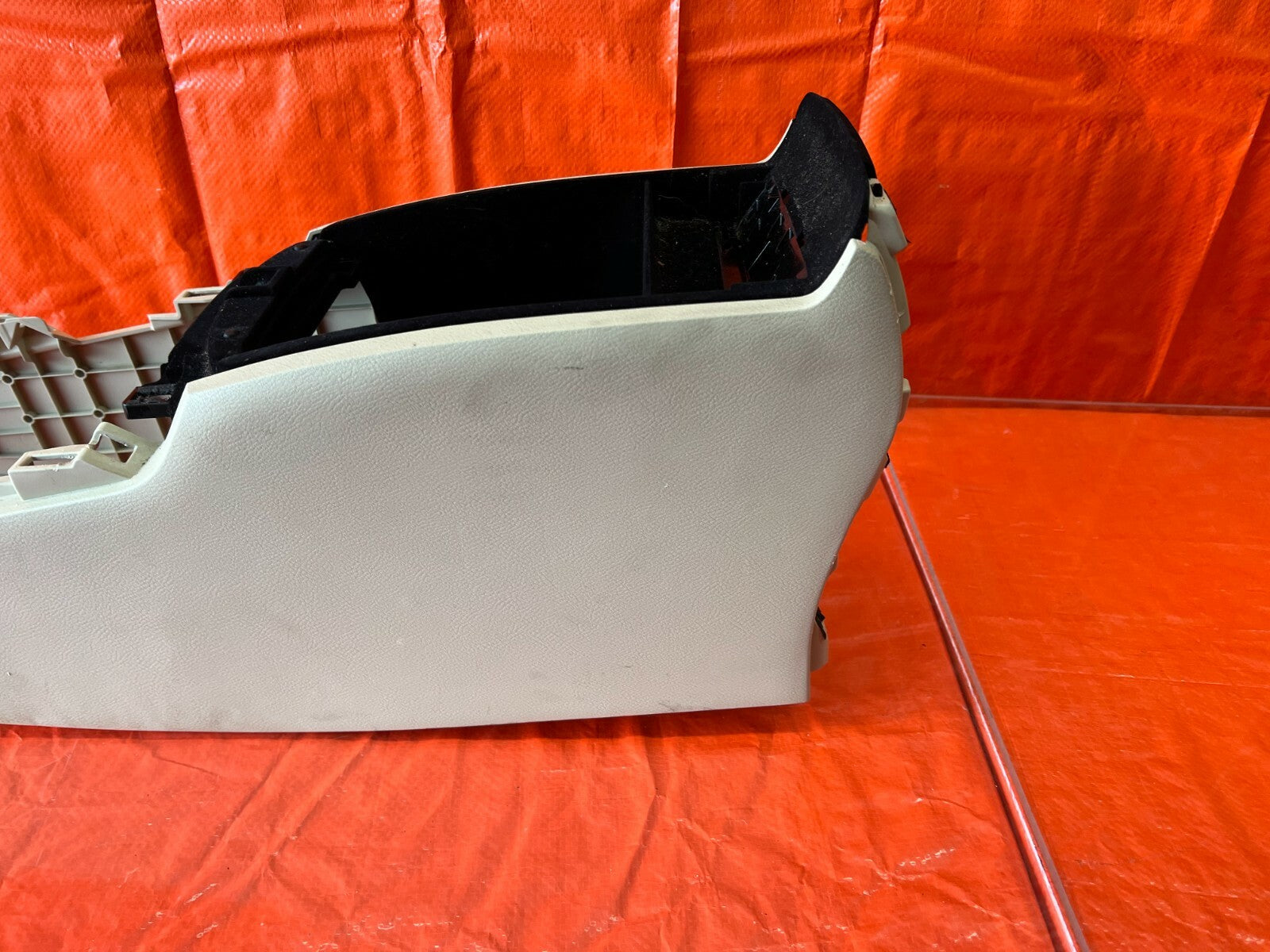14 15 INFINITI Q50   BARE   ARM REST / CENTER CONSOLE STORAGE COMPARTMENT OEM3