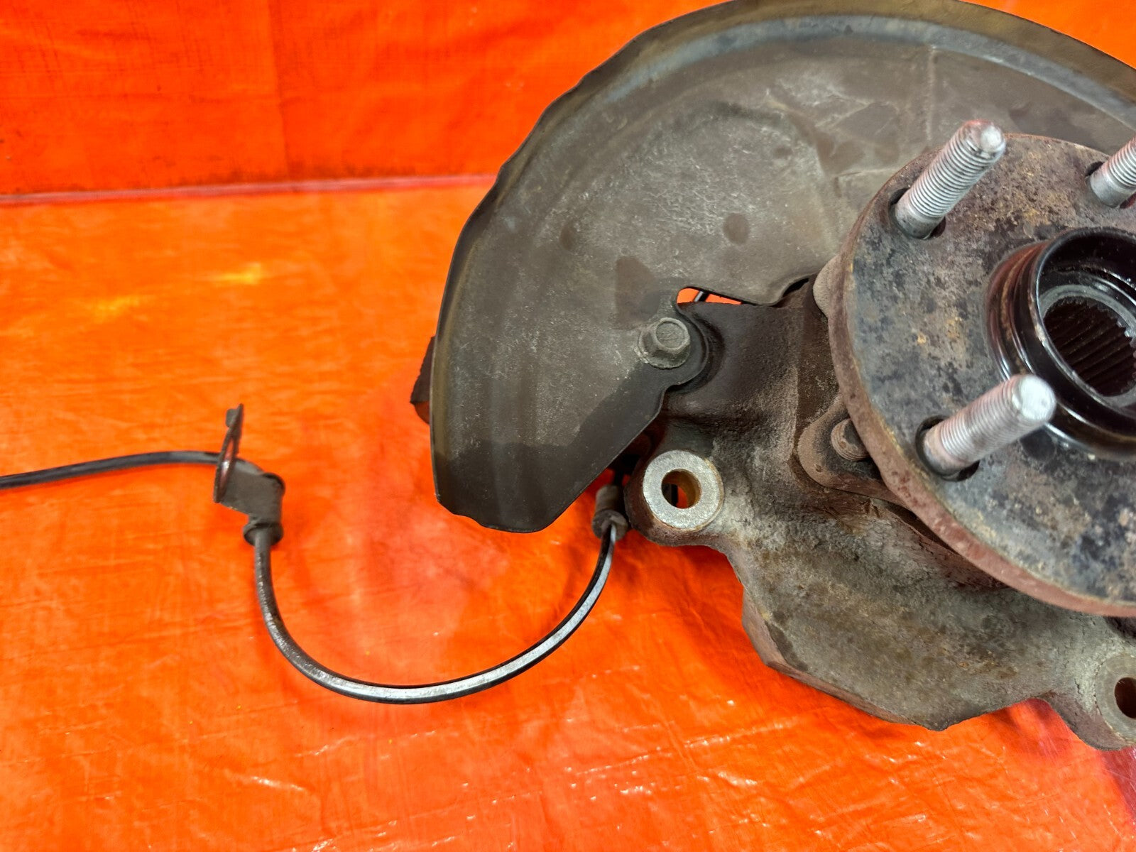 08 21 SUBARU IMPREZA WRX STI   EJ257 PASSENGER RIGHT FRONT SPINDLE KNUCKLE HUB6