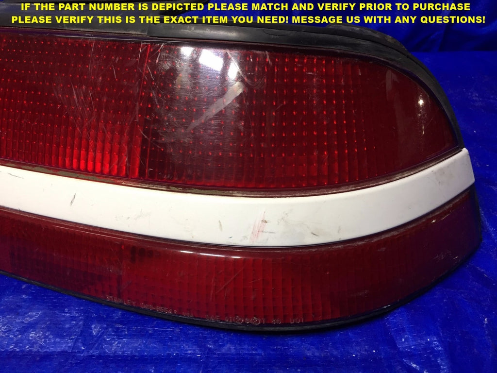 OEM 1990 1991 MITSUBISHI ECLIPSE PASSENGER RIGHT TAIL LIGHT WHITE 043 8554 2