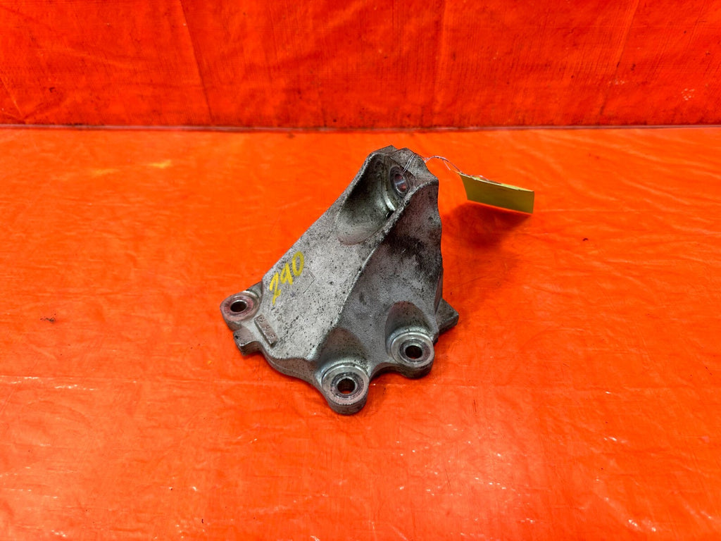 00 09 HONDA S2000   DRIVER LEFT   ALUMINUM ENGINE MOUNT BRACKET   OEM #2901