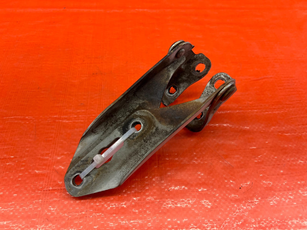 94 01 ACURA INTEGRA   HOOD HINGE SET   LEFT AND RIGHT SILVER COLOR   OEM OE 1784