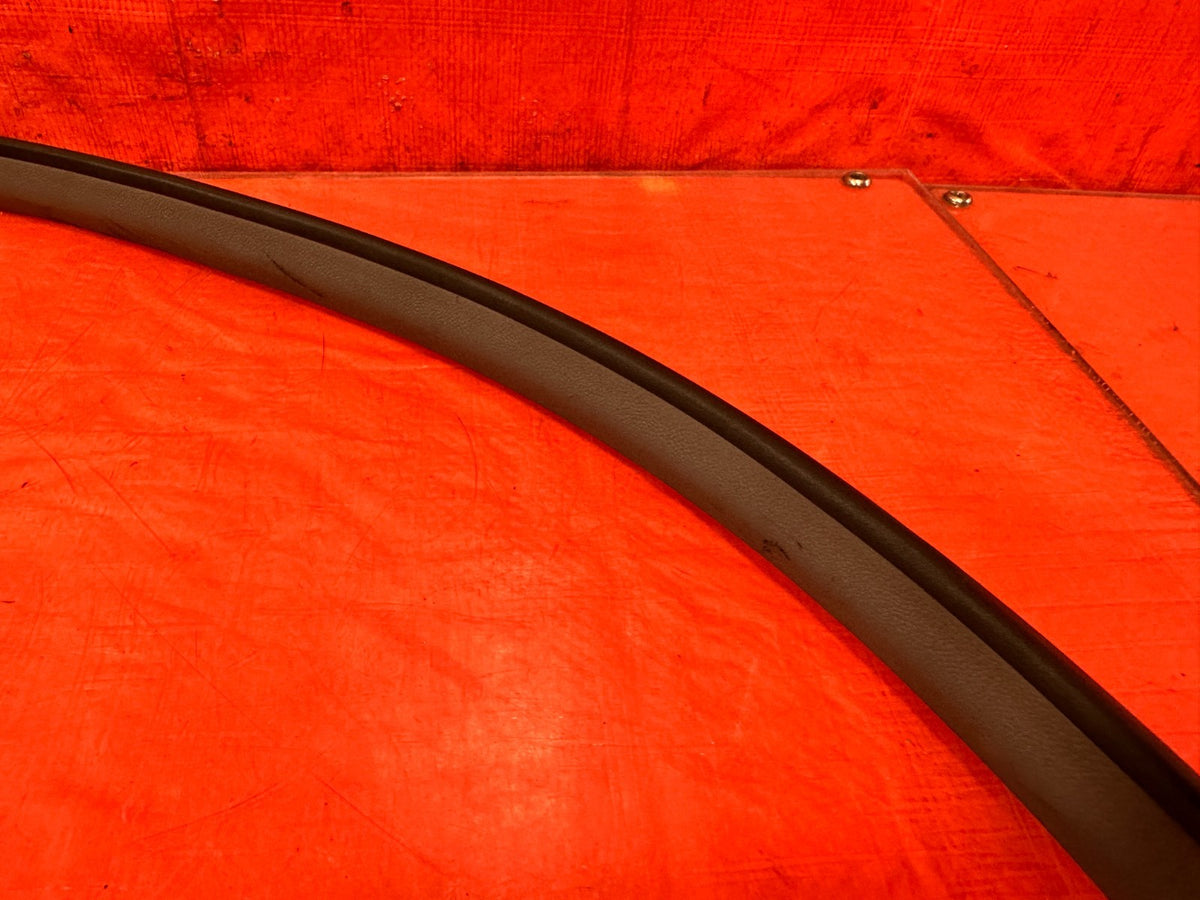 97-01 HONDA CR-V CRV CHASSIS TO DOOR OPEN TRIM RUBBER STRIP RIGHT FRONT OEM 3012