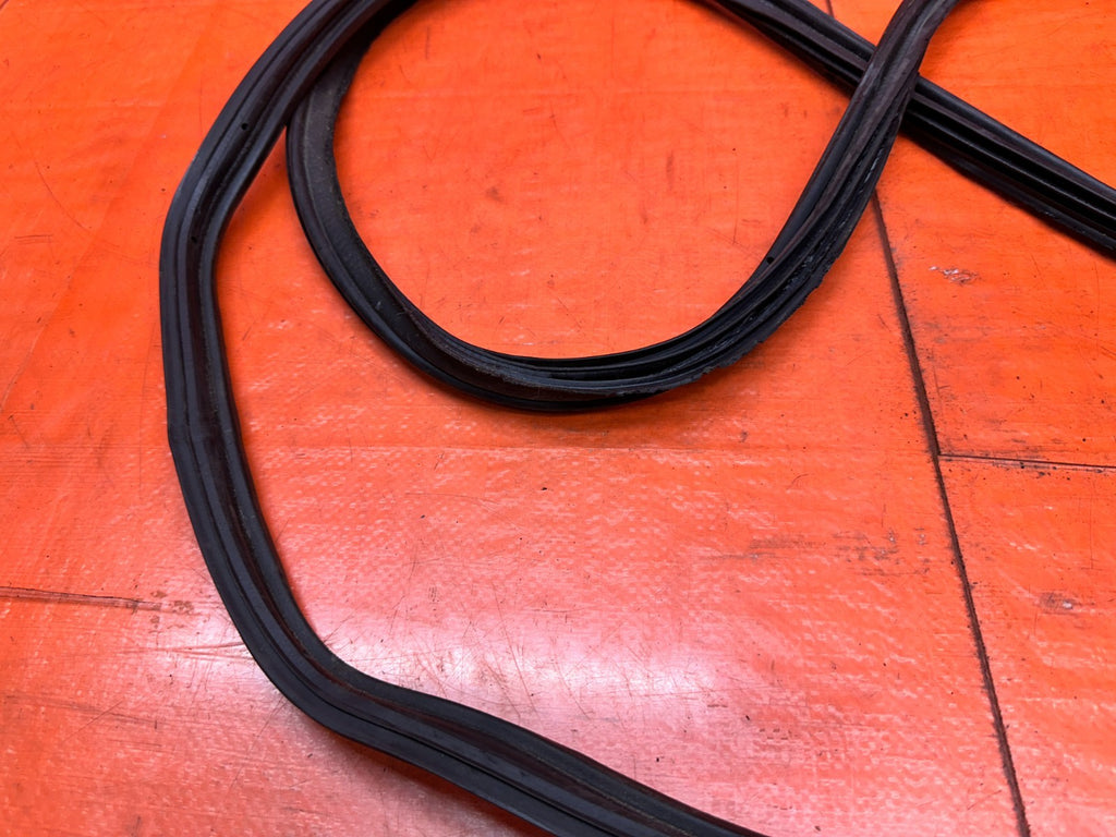 94-01 ACURA INTEGRA 2D COUPE REAR TRUNK HATCH WEATHERSTRIP RUBBER SEAL OEM #34911