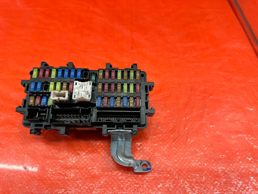 16 20 INFINITI Q50 & Q60 3.0L   INTERIOR CABIN UNDER DASH FUSE BOX PANEL OEM 2154