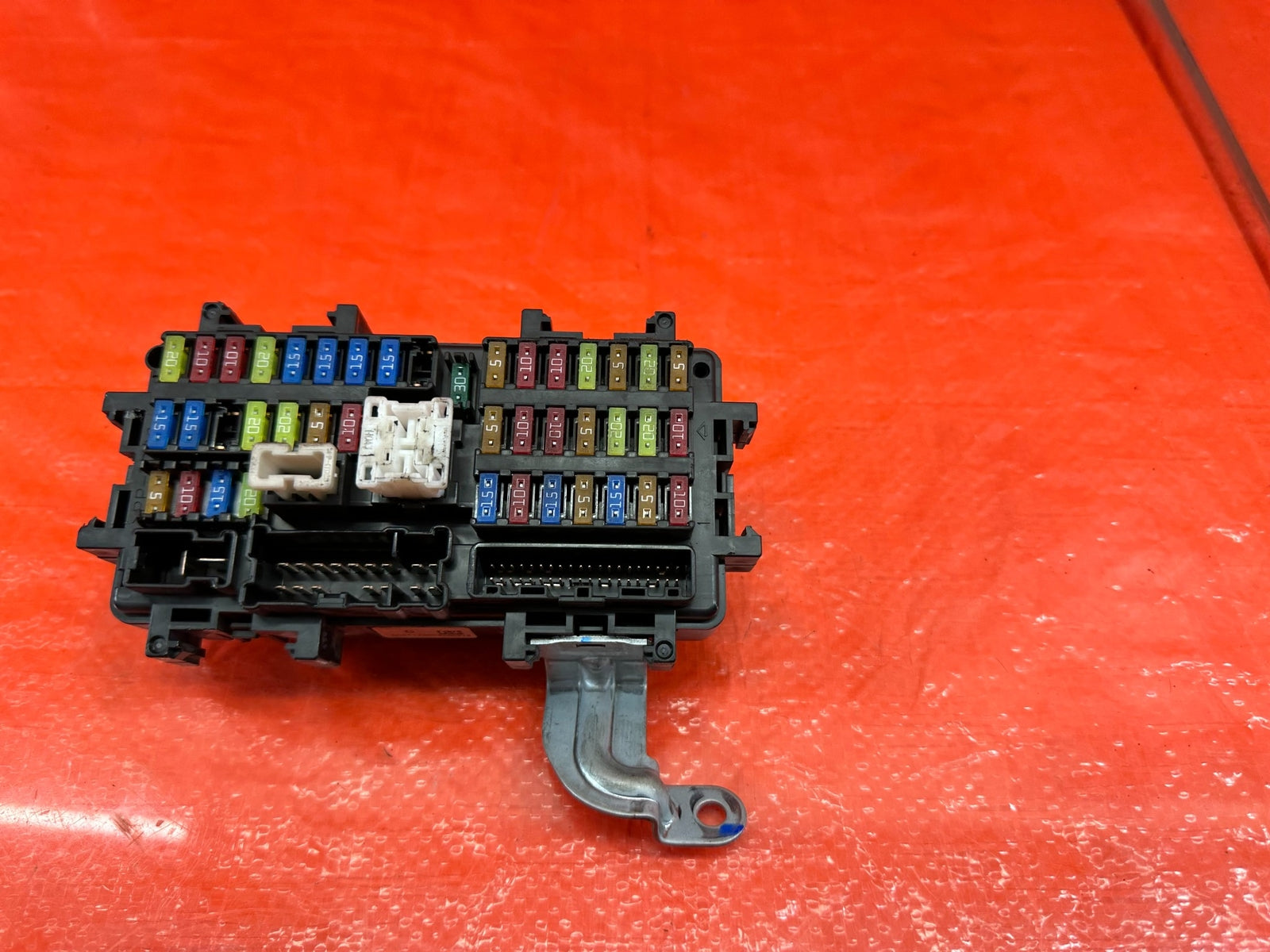 16 20 INFINITI Q50 & Q60 3.0L   INTERIOR CABIN UNDER DASH FUSE BOX PANEL OEM 2154
