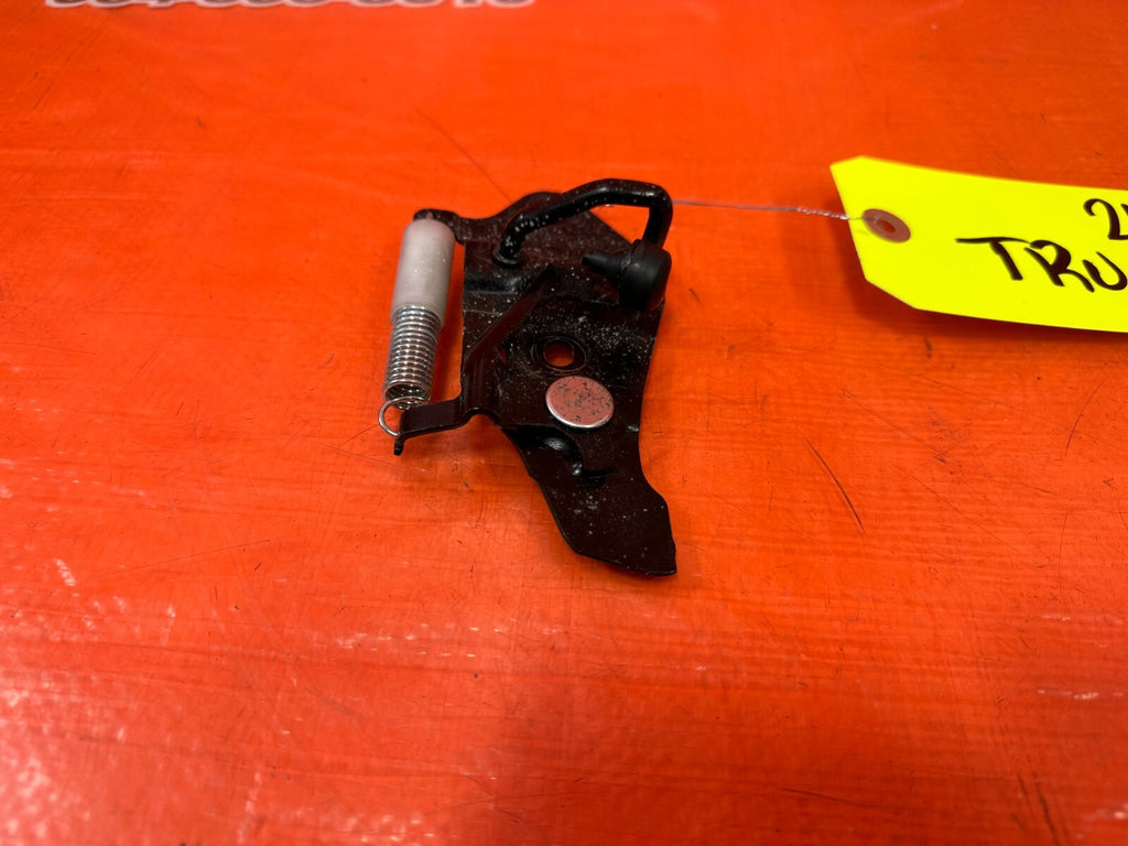 08 15 INFINITI G37 & Q60    2D COUPE   TRUNK STRIKER HOOK LATCH LOCK   OEM #2454