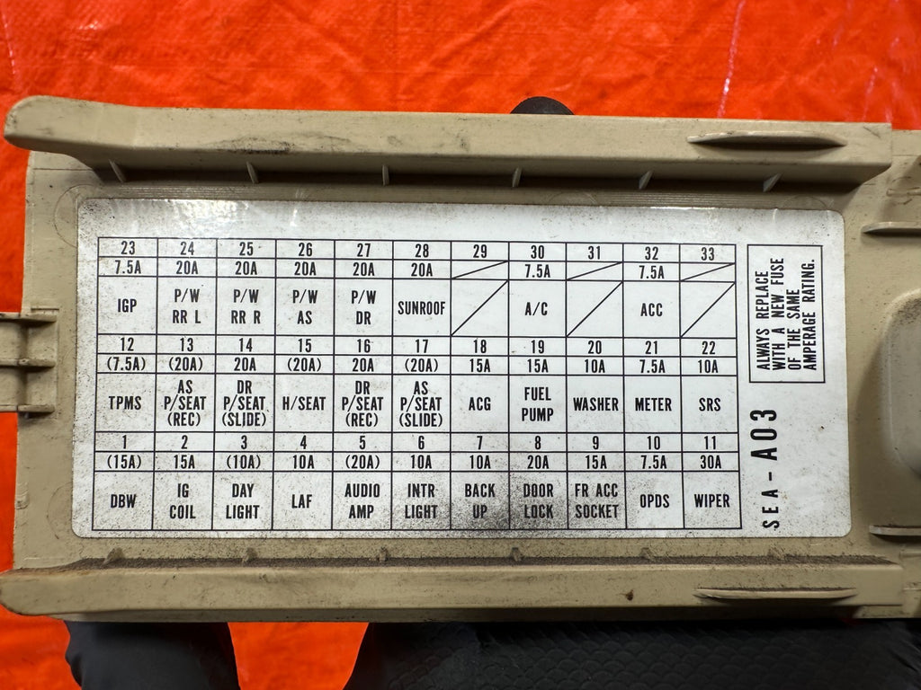 04 08 ACURA TSX INTERIOR KICK PANEL FUSE BOX DIAGRAM COVER OEM #3305