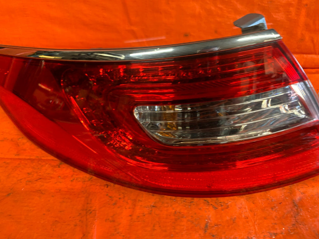 12 17 HYUNDAI AZERA   DRIVER LEFT QUARTER PANEL MOUNTED   TAIL LIGHT LAMP   OEM2