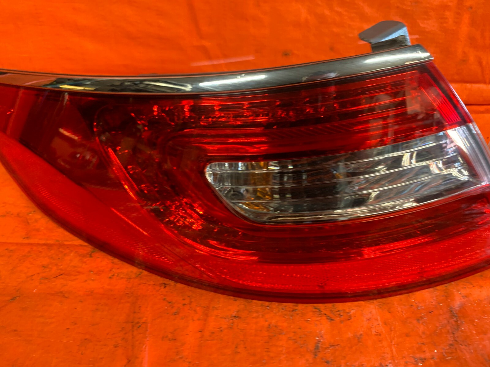 12 17 HYUNDAI AZERA   DRIVER LEFT QUARTER PANEL MOUNTED   TAIL LIGHT LAMP   OEM2