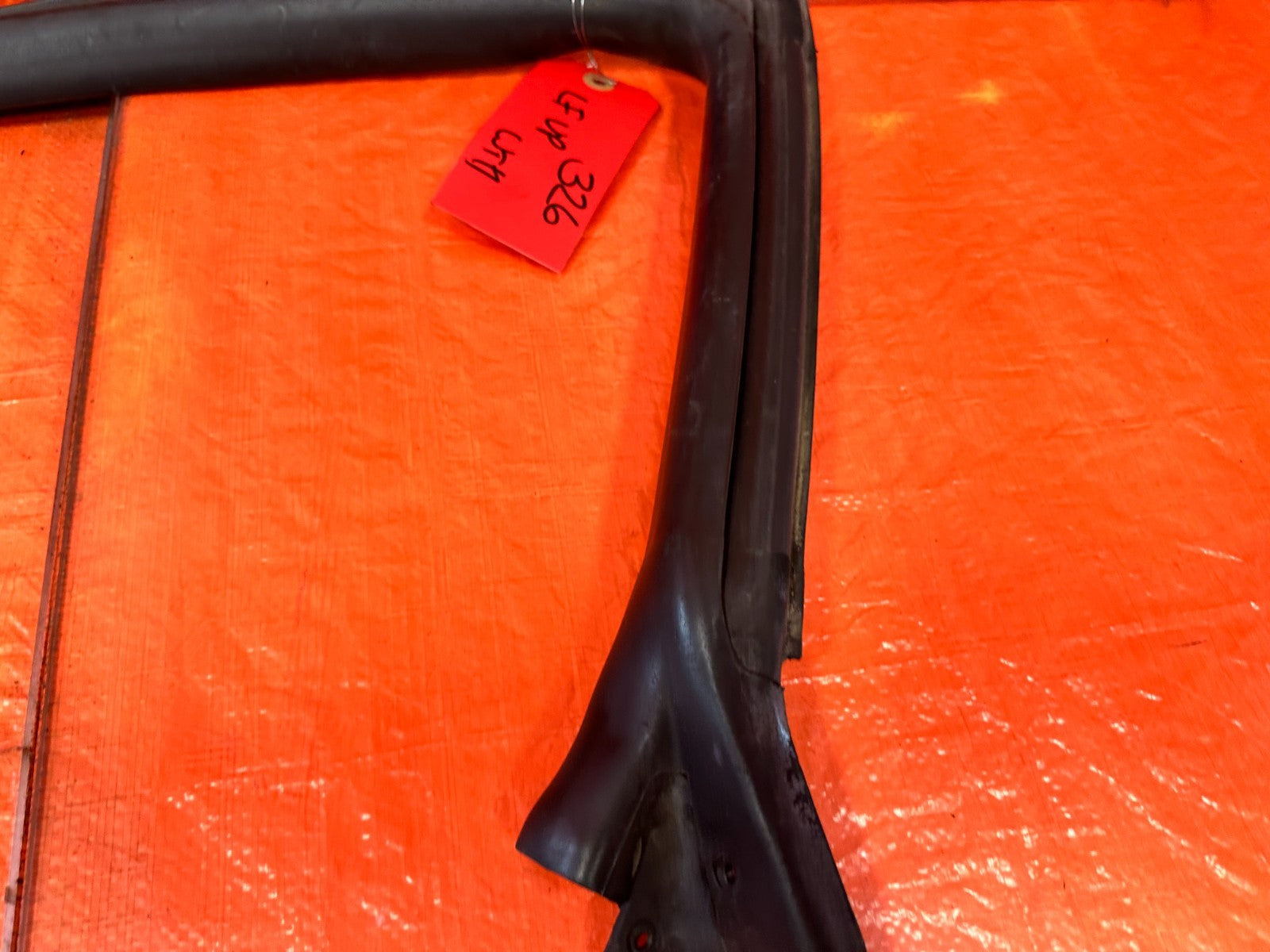 13 16 HYUNDAI GENESIS COUPE   DRIVER LEFT FRONT   UPPER WEATHER STRIP   OEM 3265