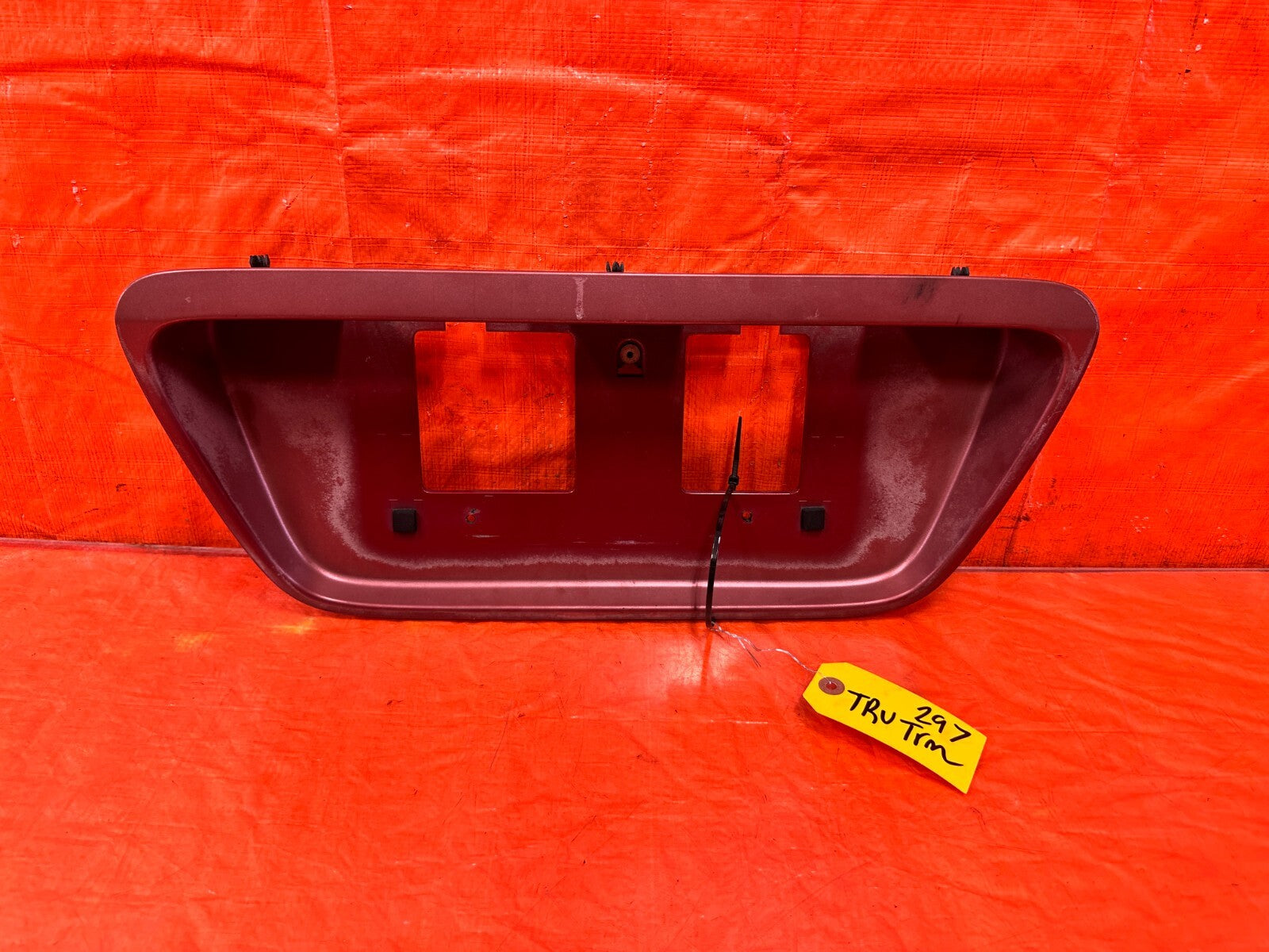 99 00 HONDA CIVIC   SEDAN   REAR TRUNK LID LICENSE PLATE HOLDER TRIM   OEM #2960