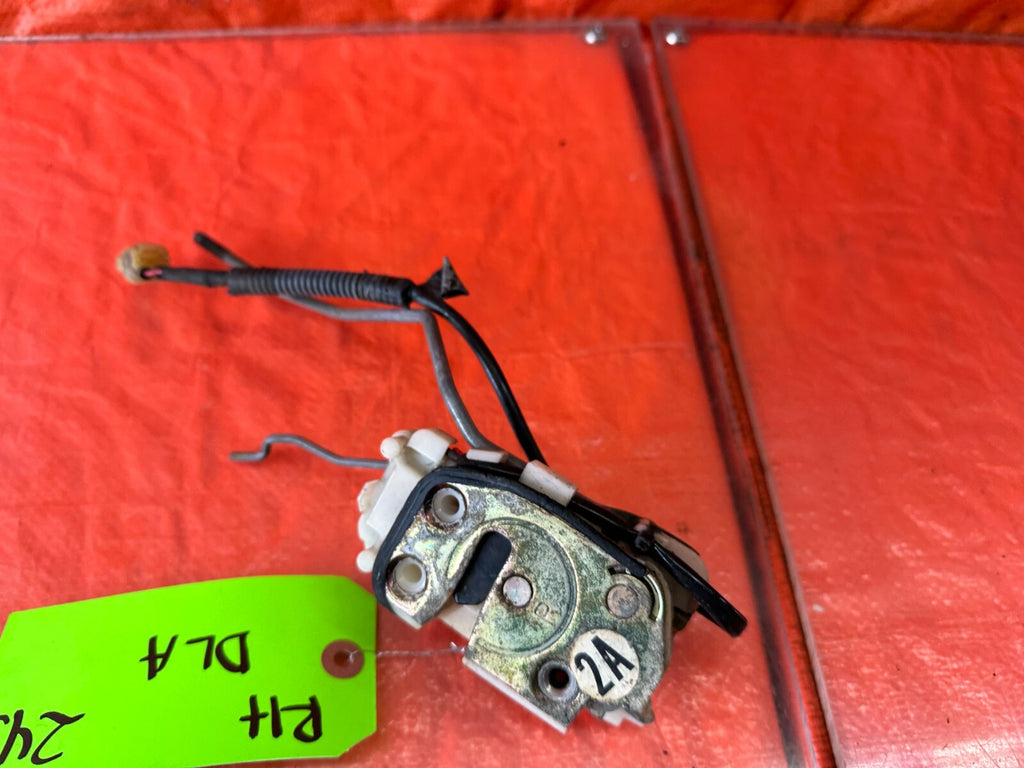 1989 89 HONDA CRX DX SI PASSENGER RIGHT   NON POWER   DOOR LOCK ACTUATOR OEM 2433