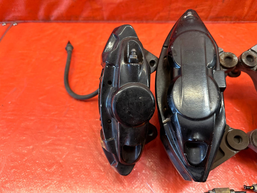 08 15 INFINITI G37 & Q60 SPORT   AKEBONO   BRAKE CALIPERS LEFT & RIGHT   OEM 23211