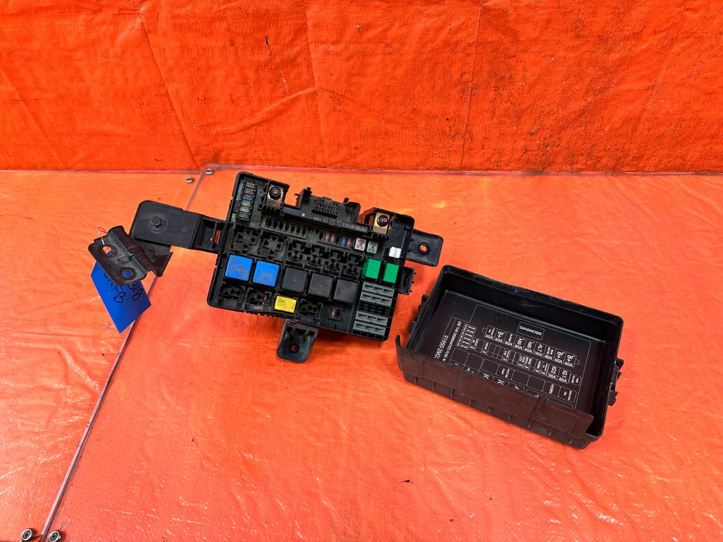 13 16 HYUNDAI GENESIS COUPE   EXTERIOR ENGINE BAY FUSE BOX   OEM 3180