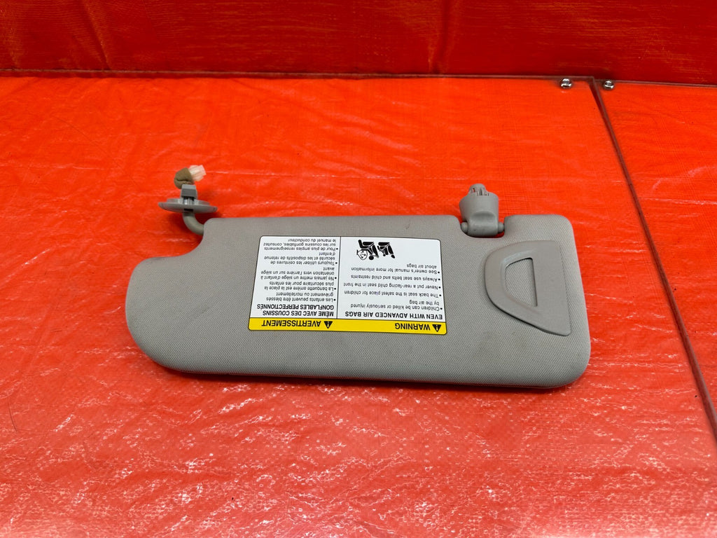 17 20 INFINITI Q50 / 17 20 Q60 SUNROOF MODEL   SUN VISOR PASSENGER RIGHT OEM 1850