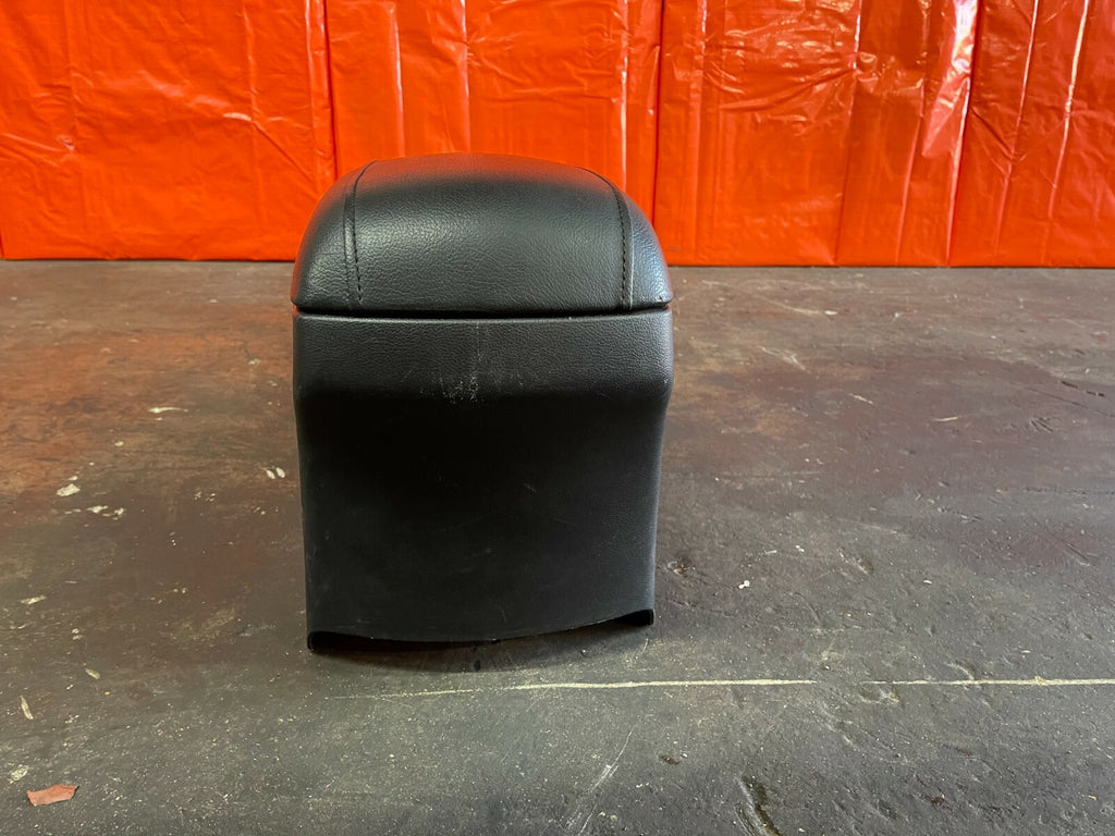 10 12 HYUNDAI GENESIS 2D COUPE   ARM REST CENTER CONSOLE   BLACK   OEM FACTORY10