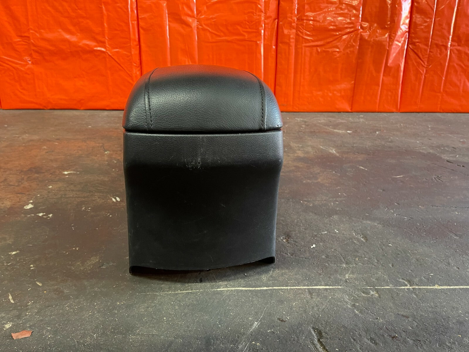 10 12 HYUNDAI GENESIS 2D COUPE   ARM REST CENTER CONSOLE   BLACK   OEM FACTORY10