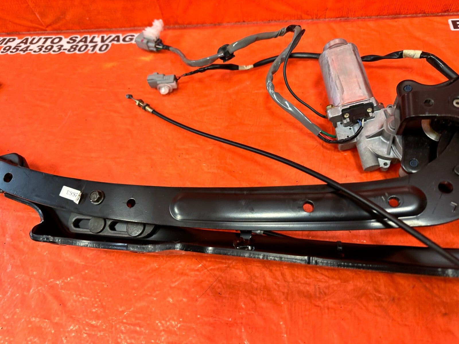02 10 LEXUS SC430   LEFT CONVERTIBLE ROOF PANEL SUB LINK W/ MOTOR   OEM #26114