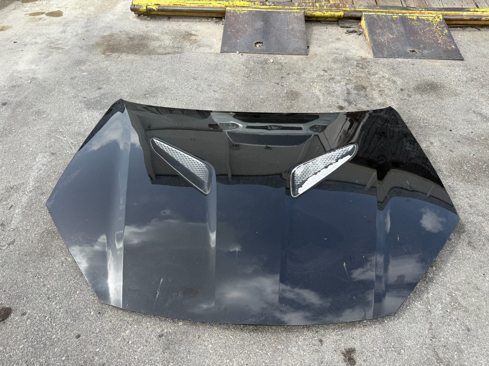 13 16 HYUNDAI GENESIS COUPE   HOOD / BONNETT ASSEMBLY   W/ ALL SCOOPS & TRIM OEM1